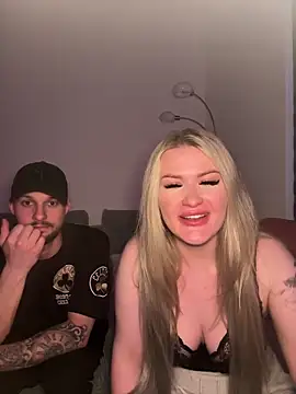 SexyCouple1910 online show from April 22, 2026, 6:25 pm