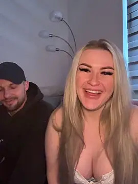 SexyCouple1910 online show from April 18, 2026, 5:10 am