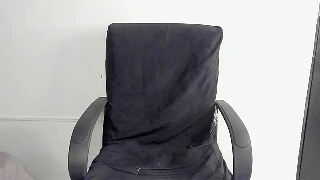 lolabunnysc online show from May 6, 2026, 12:31 pm