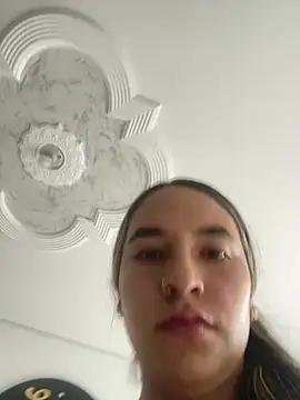 JUANITA07 online show from May 19, 2026, 1:07 pm