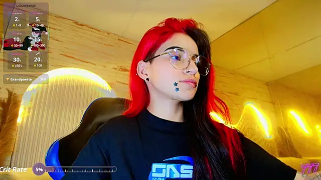 Snapshot of Moon_Red_r chatting on June 14, 2026, 12:51 am Moon Red r online show from June 14, 2026, 12:51 am
