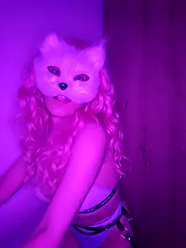 lilianroses online show from April 22, 2026, 6:47 pm