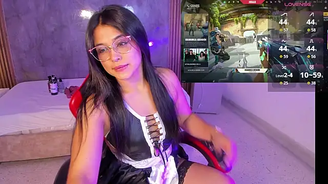 LuciaReid online show from May 13, 2026, 12:34 pm