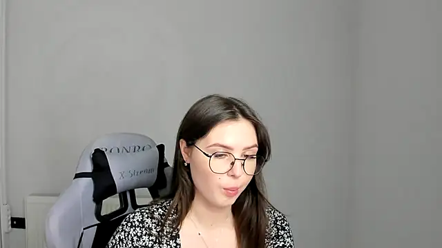 Regina cute  online show from May 20, 2026, 6:32 am