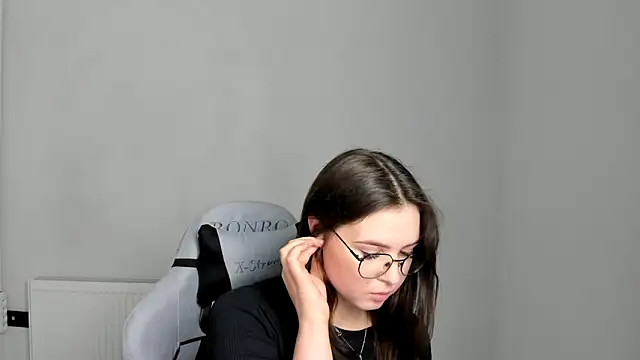 Regina cute  online show from May 15, 2026, 12:14 pm