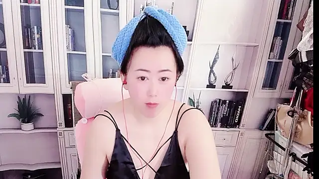 LXU9 online show from May 13, 2026, 5:03 am