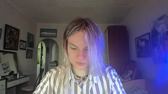 milliKira006 online show from August 2, 2026, 4:55 am