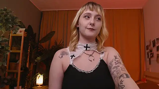 Emma Thomps online show from May 11, 2026, 2:45 pm