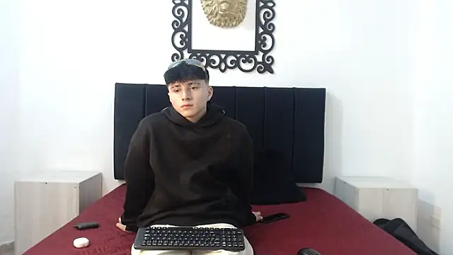 LunayDream online show from May 22, 2026, 11:30 am
