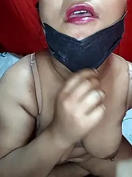 arisa75 online show from May 13, 2026, 6:04 pm