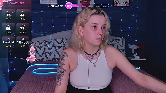 Snapshot of Crystal__Jull chatting on May 7, 2026, 11:30 pm Crystal Jull online show from May 7, 2026, 11:30 pm