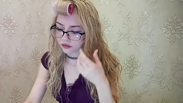 Snapshot of DelicaBrome chatting on July 10, 2026, 9:31 am DelicaBrome online show from July 10, 2026, 9:31 am