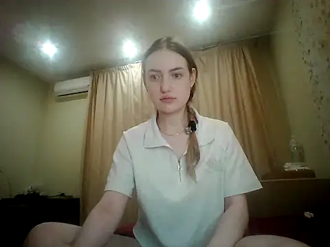 Snapshot of Lisanta chatting on July 28, 2026, 7:04 pm Lisanta online show from July 28, 2026, 7:04 pm