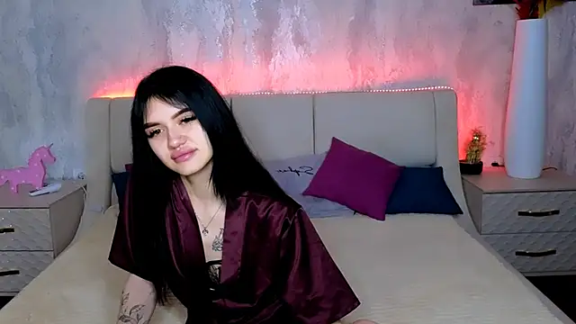 Holly Beck online show from May 19, 2026, 12:48 am
