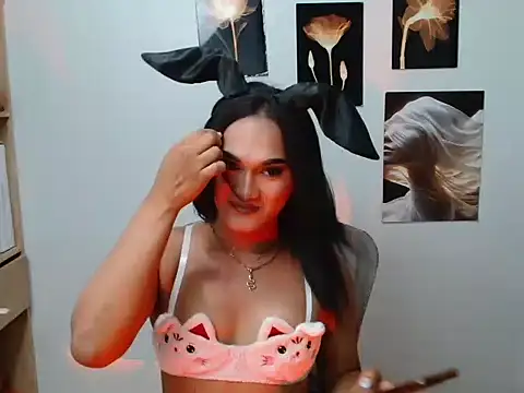 Snapshot of YourHot_Nica chatting on April 21, 2026, 1:50 pm YourHot Nica online show from April 21, 2026, 1:50 pm