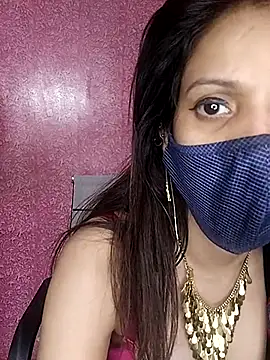 lovelyrosewifey online show from May 8, 2026, 6:23 pm