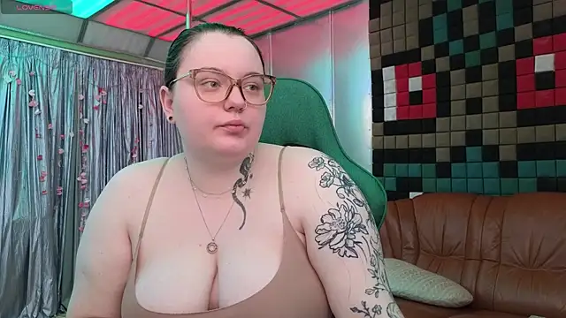 Snapshot of CatherineClaire chatting on May 14, 2026, 11:07 am CatherineClaire online show from May 14, 2026, 11:07 am