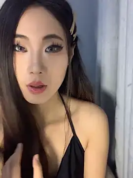 Veil-00 online show from April 23, 2026, 2:40 pm