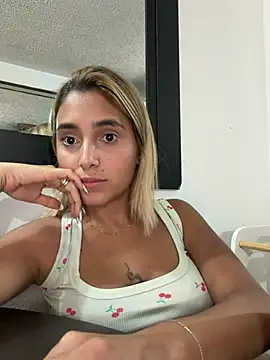 LoisC online show from April 27, 2026, 2:42 am