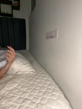 allexiahotp online show from April 24, 2026, 4:14 am