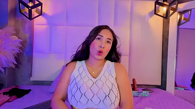 Snapshot of Violetta_rose_ chatting on June 7, 2026, 12:16 am Violetta rose online show from June 7, 2026, 12:16 am