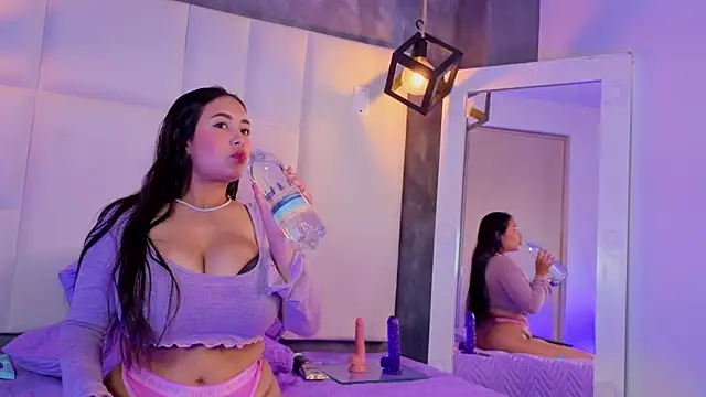 Snapshot of Violetta_rose_ chatting on April 29, 2026, 11:44 pm Violetta rose online show from April 29, 2026, 11:44 pm