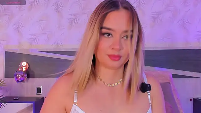 Sofia pamela  online show from April 21, 2026, 7:31 pm