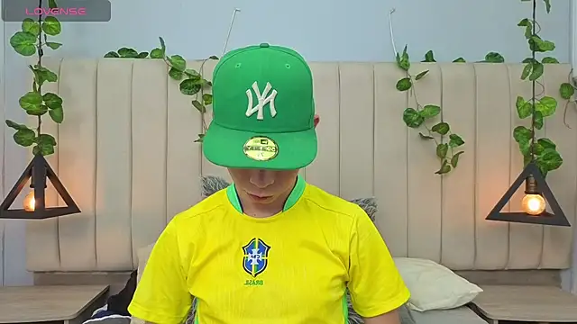 milan zapata online show from May 11, 2026, 10:40 pm