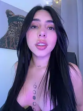 Snapshot of IsabellaNoir_ chatting on May 10, 2026, 7:49 pm IsabellaNoir online show from May 10, 2026, 7:49 pm