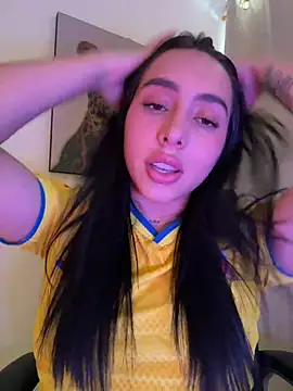 IsabellaNoir  online show from July 3, 2026, 6:25 pm