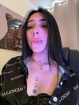 IsabellaNoir  online show from July 28, 2026, 8:23 pm