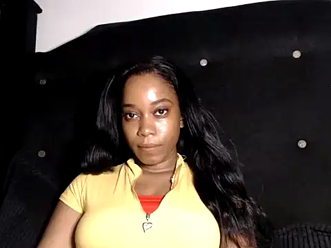 Snapshot of Enchantriss chatting on June 12, 2026, 8:28 pm Enchantriss online show from June 12, 2026, 8:28 pm