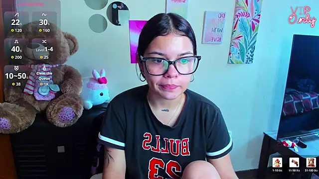 angelina 77 online show from May 27, 2026, 2:46 pm