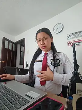 Queen linda1 online show from May 28, 2026, 12:44 pm