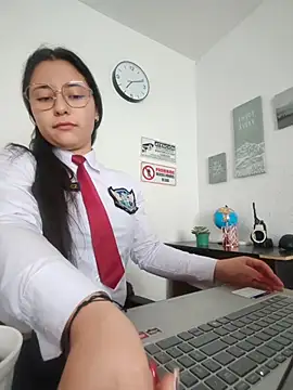 Queen linda1 online show from May 13, 2026, 12:12 pm