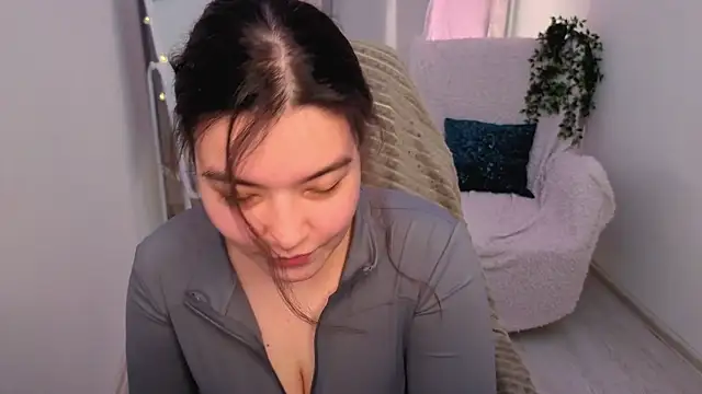 MomoRins online show from April 28, 2026, 8:57 pm