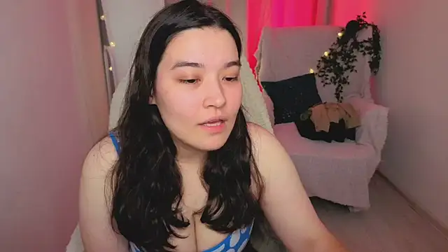 MomoRins online show from May 17, 2026, 9:37 pm