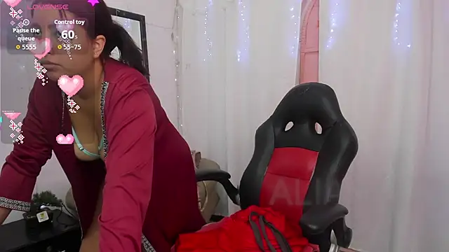 SamaraMaalouf  online show from April 27, 2026, 1:53 pm