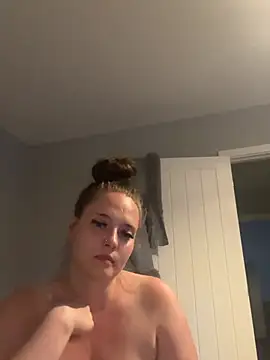 Snapshot of Poppylooloo chatting on July 7, 2026, 7:06 pm Poppylooloo online show from July 7, 2026, 7:06 pm