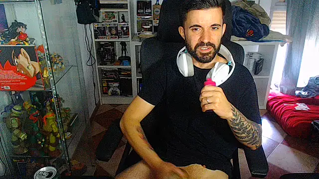 chiquitoconsecreto online show from May 16, 2026, 6:40 pm