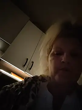 Divineblond online show from April 11, 2026, 10:24 pm