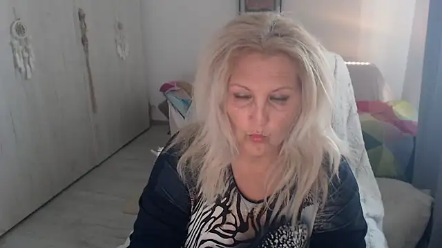 Snapshot of Divineblond chatting on May 14, 2026, 3:09 pm Divineblond online show from May 14, 2026, 3:09 pm