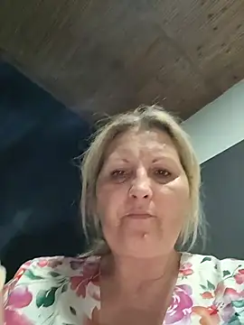 Snapshot of Divineblond chatting on April 17, 2026, 6:22 pm Divineblond online show from April 17, 2026, 6:22 pm