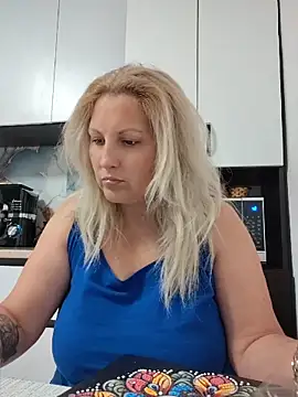 Snapshot of Divineblond chatting on May 13, 2026, 11:01 pm Divineblond online show from May 13, 2026, 11:01 pm
