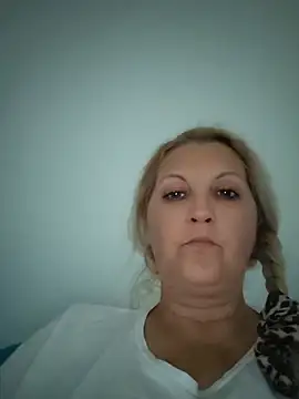 Snapshot of Divineblond chatting on May 22, 2026, 4:16 pm Divineblond online show from May 22, 2026, 4:16 pm