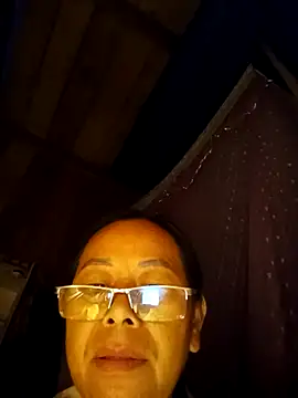Ari-Na9 online show from May 28, 2026, 10:04 pm