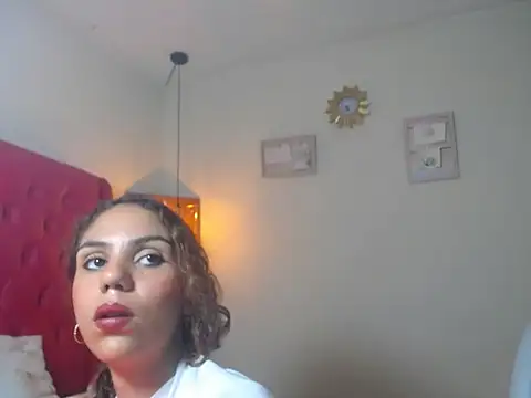 krystal lovely  online show from April 30, 2026, 2:13 pm