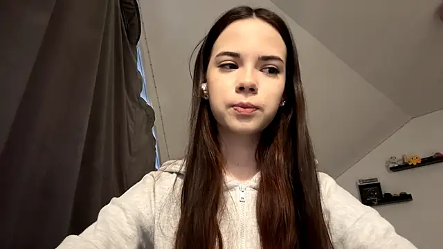 Snapshot of JoellaGrode chatting on May 3, 2026, 6:22 pm JoellaGrode online show from May 3, 2026, 6:22 pm