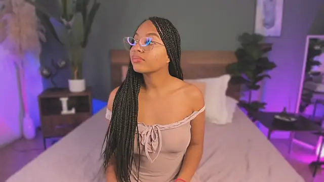 Lynncute online show from July 3, 2026, 4:08 am