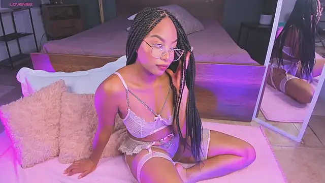 Lynncute online show from June 27, 2026, 4:18 am